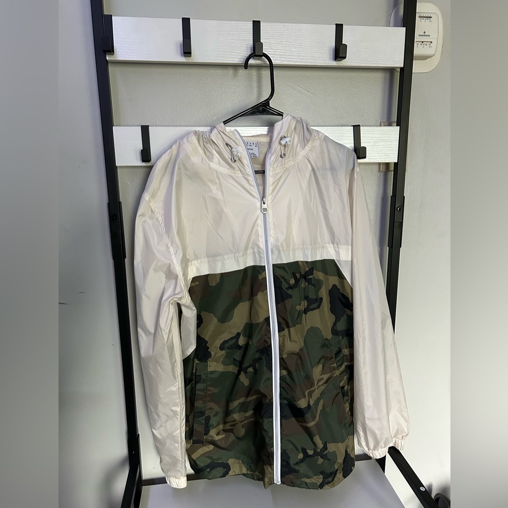 Empyre windbreaker, size large in men’s